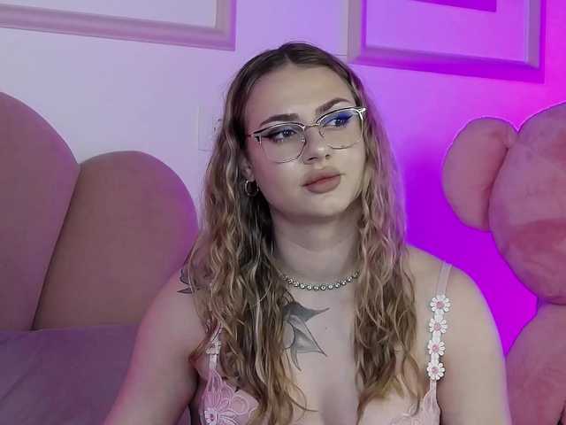 AbbyWhite live cam on BongaCams