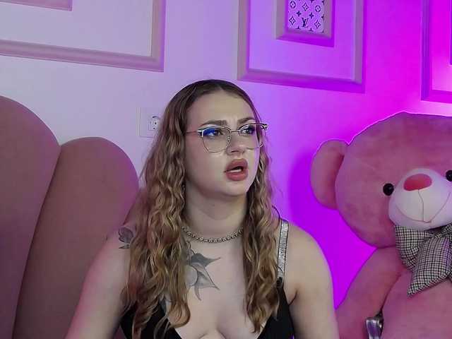 AbbyWhite live cam on BongaCams