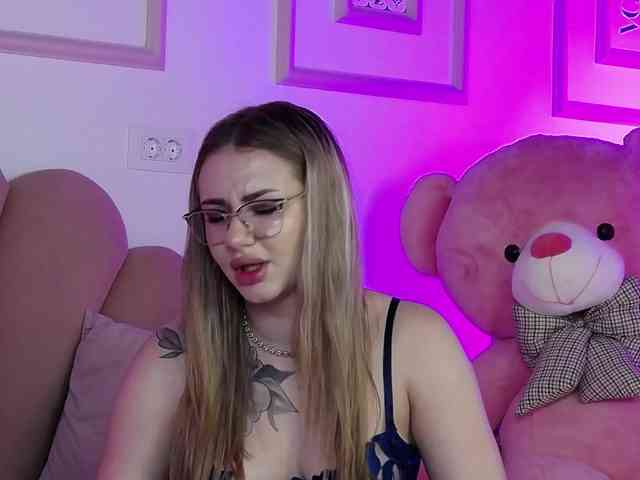 AbbyWhite webcam