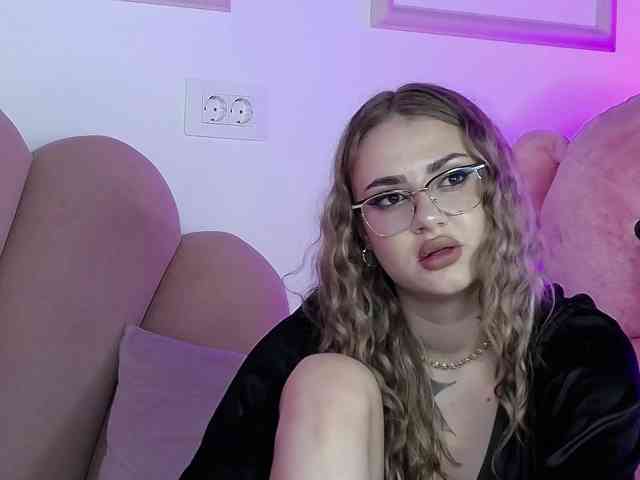 AbbyWhite webcam