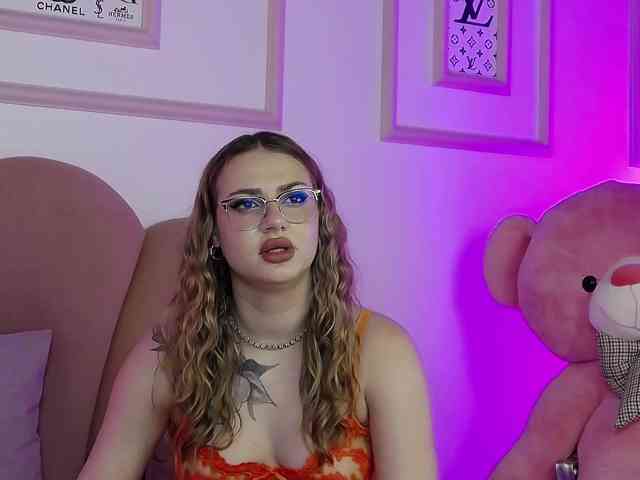 AbbyWhite webcam