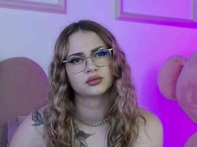 AbbyWhite webcam