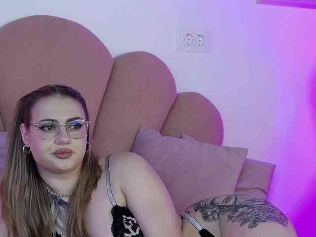 Abbywhite's cam show statistics and live stream