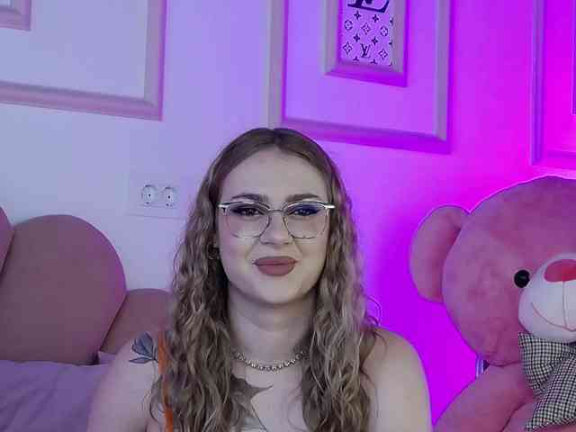 AbbyWhite webcam