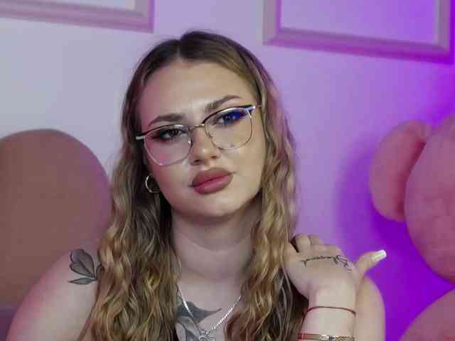 AbbyWhite webcam