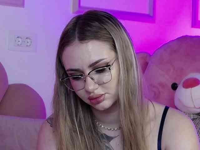 AbbyWhite webcam