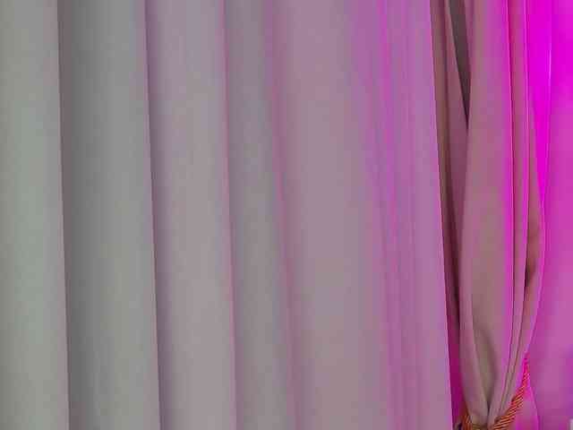 Acest model este live acum. AbbyWhite