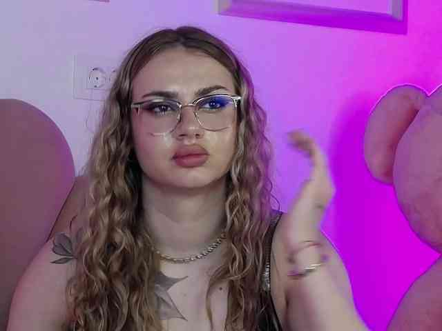 AbbyWhite webcam