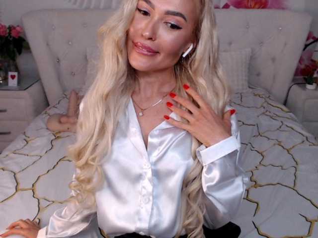 le modèle RhaenyraTargaryen est en webcam porno dans un show sur le site bongacams, il possède les tags suivants: White/Caucasian,Blonde,Shaved