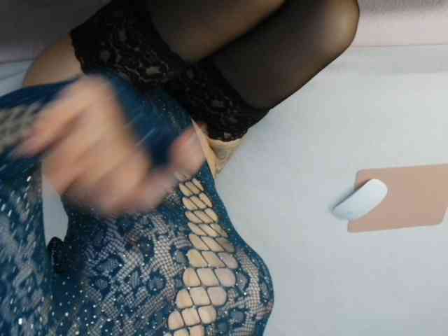 Rhaenyratargaryen's cam show statistics and live stream