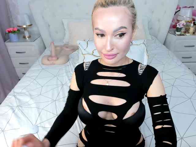 このモデルは現在ライブ中です。 HottieSweetBritney
