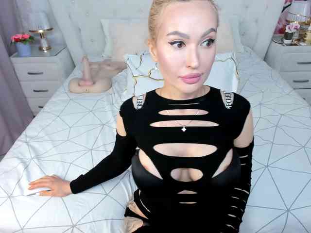 このモデルは現在ライブ中です。 HottieSweetBritney