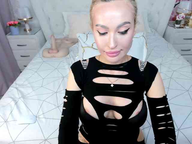 该模特正在直播。 HottieSweetBritney