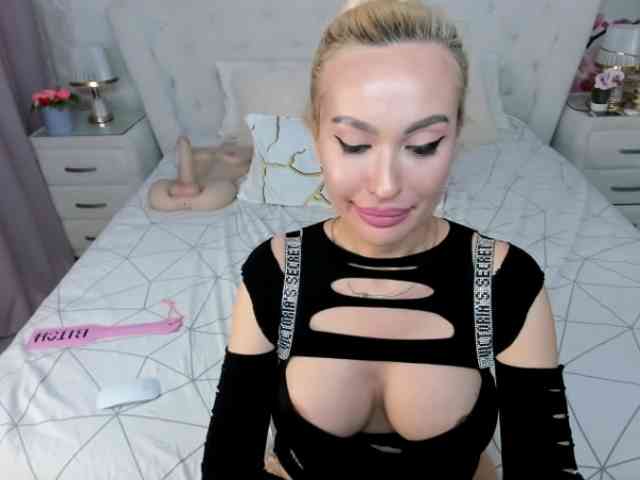 Este modelo está ao vivo agora. HottieSweetBritney