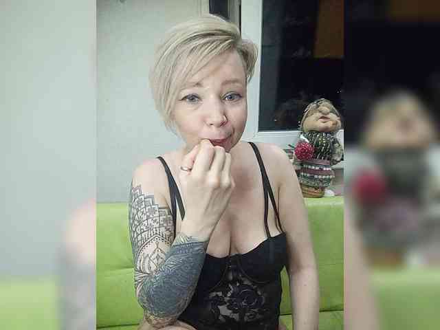 TilyTily webcam