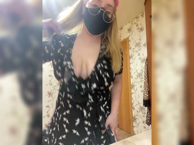 Donut-red live cam on BongaCams