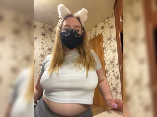 Donut-red live cam on BongaCams