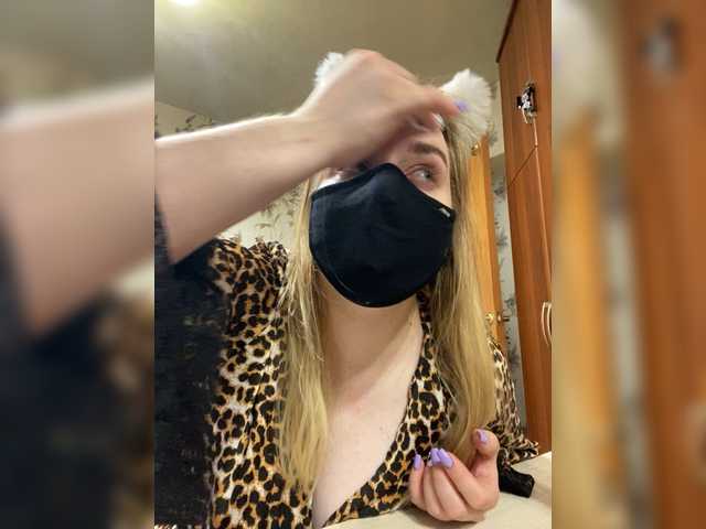 Donut-red live cam on BongaCams