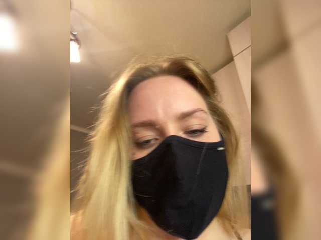 Donut-red Live Cam on BongaCams