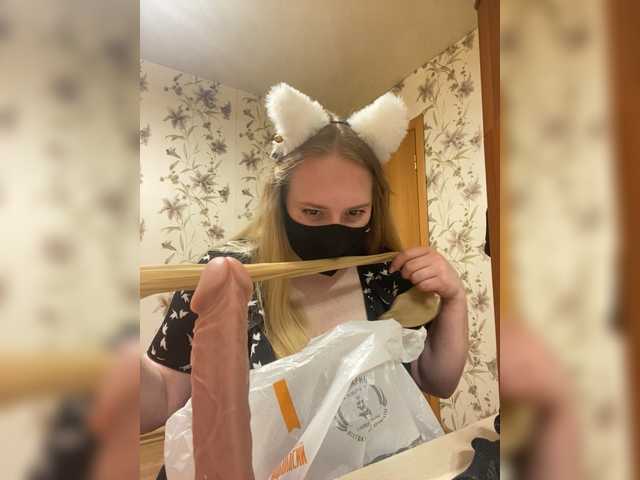 Donut-red live cam on BongaCams