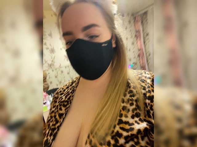 Donut-red live webcam show