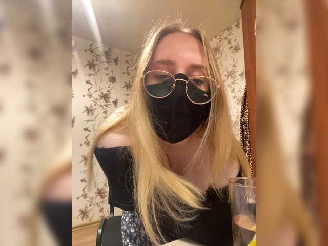 Donut-red live cam on BongaCams