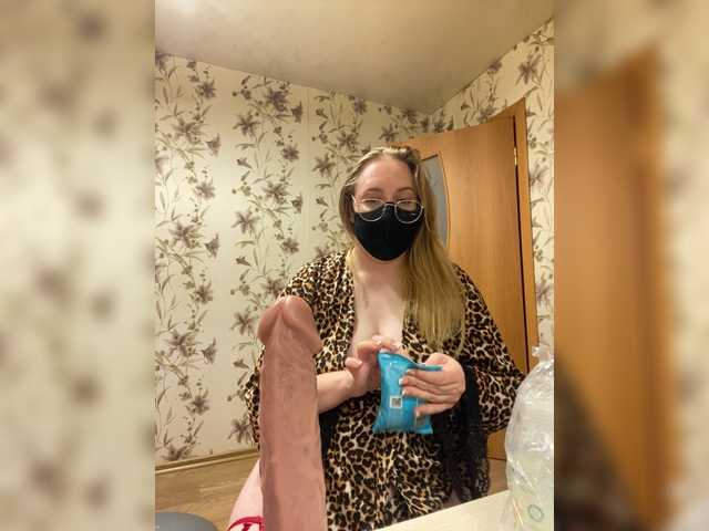 Donut-red live cam on BongaCams