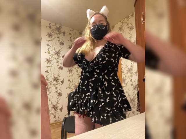 Donut-red live cam on BongaCams