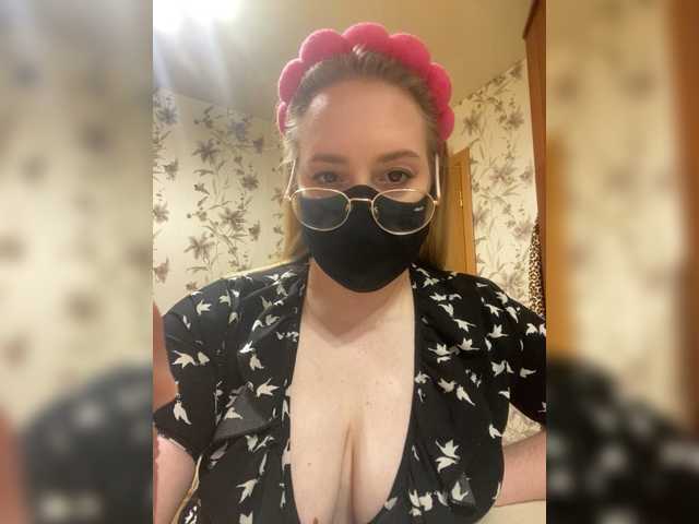 Donut-red live cam on BongaCams
