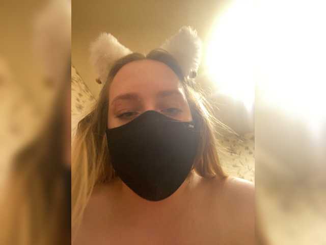 Donut-red live cam on BongaCams