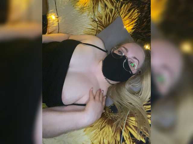 Donut-red's BongaCams show and profile