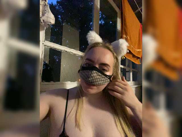 Donut-red live webcam show