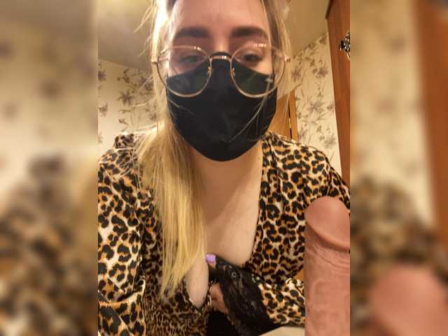 Donut-red live webcam show
