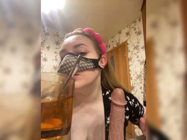 Donut-red live cam on BongaCams