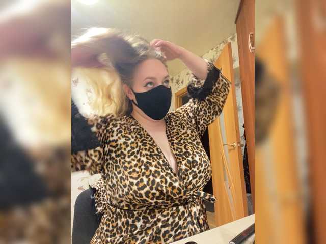 Donut-red live cam on BongaCams