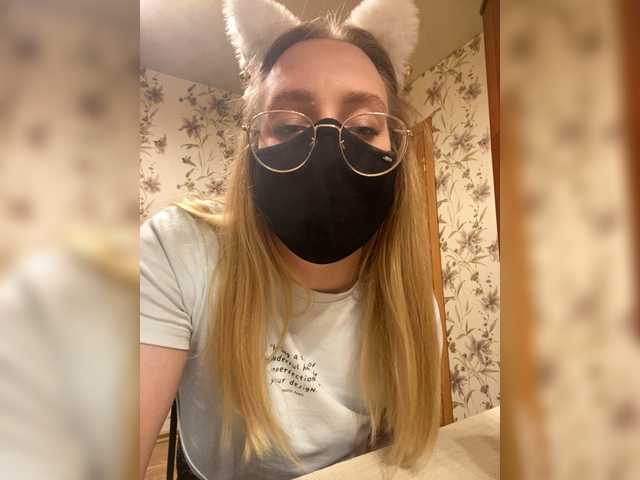 Donut-red live cam on BongaCams
