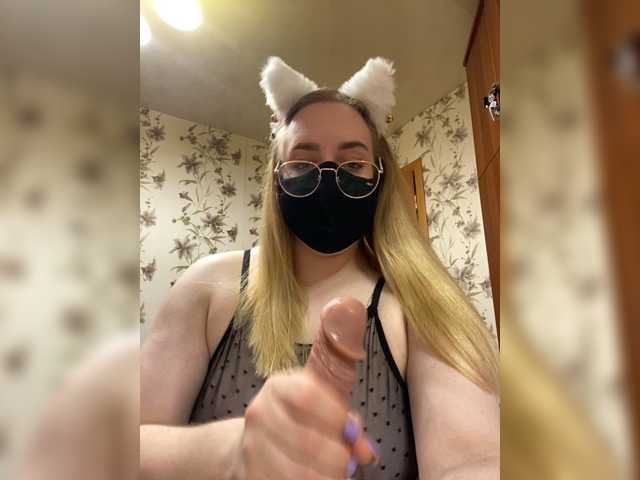 Donut-red live webcam show