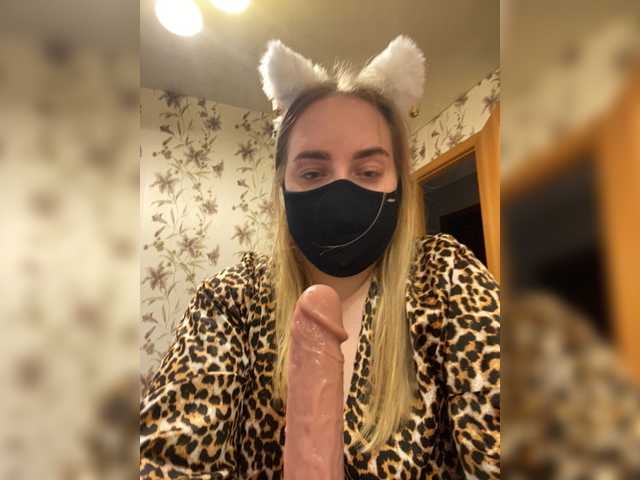 Donut-red live webcam show