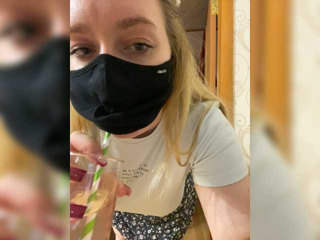 Donut-red live cam on BongaCams