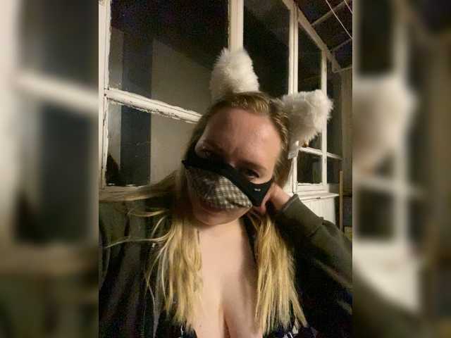 Donut-red live cam on BongaCams