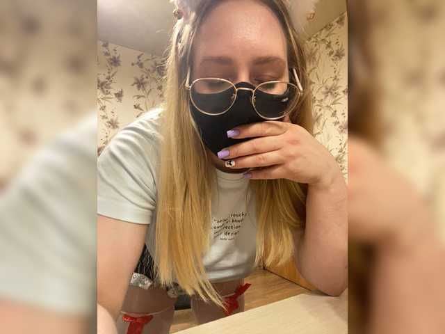 Donut-red live webcam show