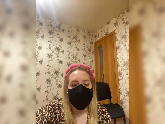 Donut-red live cam on BongaCams