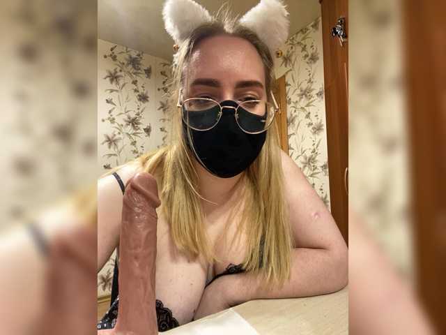 Donut-red live webcam show