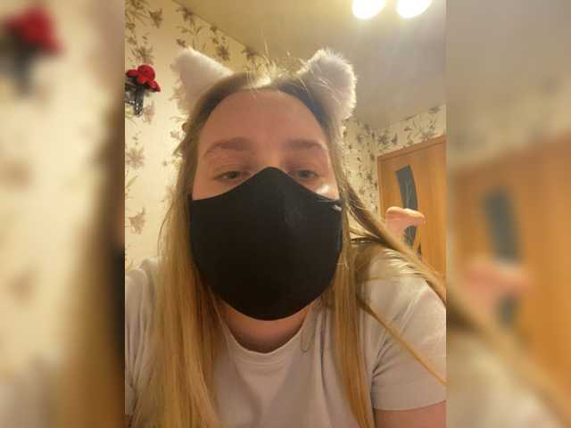 Donut-red live cam on BongaCams