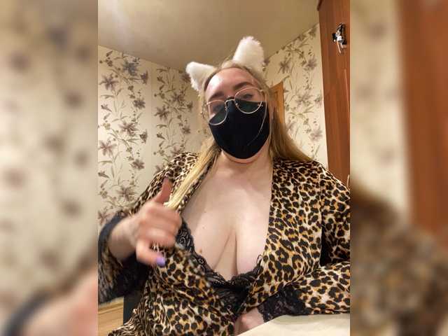 Donut-red live webcam show