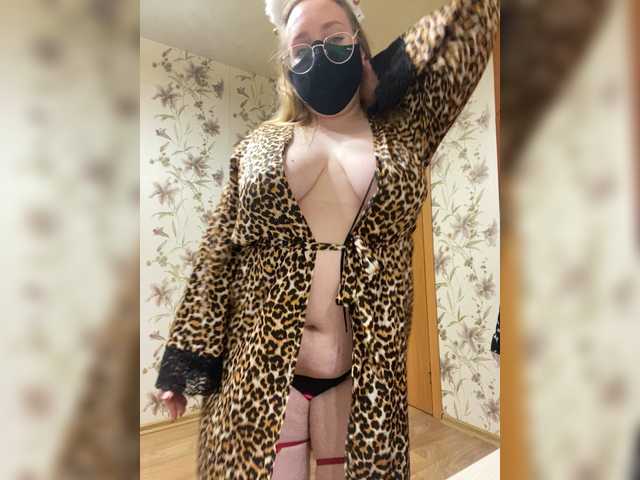Donut-red live cam on BongaCams