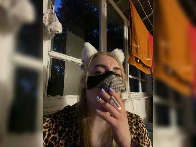 Donut-red live cam on BongaCams