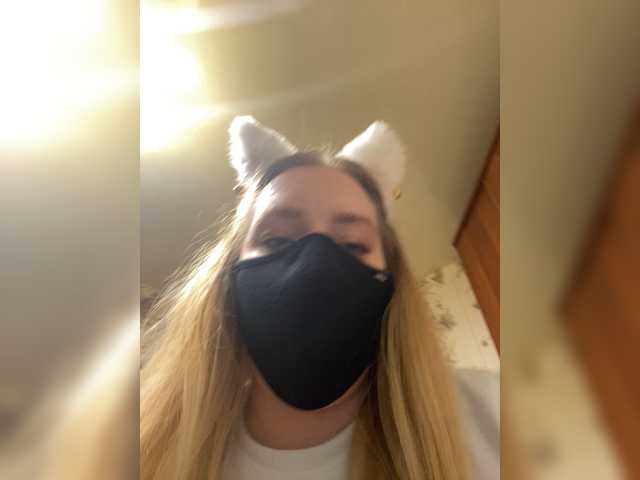 Donut-red Live Cam on BongaCams