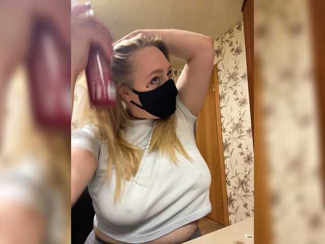 Donut-red live cam on BongaCams