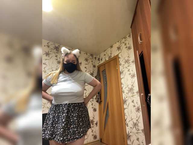 Donut-red live cam on BongaCams
